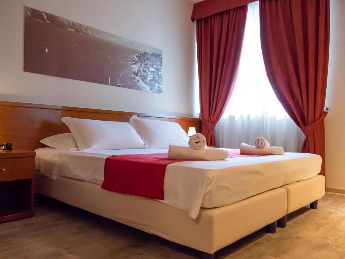 Hotel Venezia Park - Enjoy Holiday Кастельнуово-дель-Гарда Екстер'єр фото