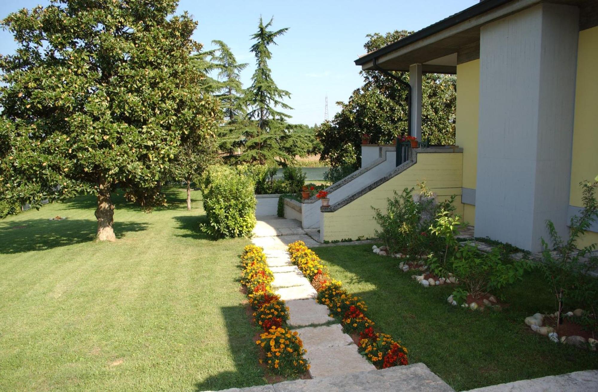 Hotel Venezia Park - Enjoy Holiday Кастельнуово-дель-Гарда Екстер'єр фото